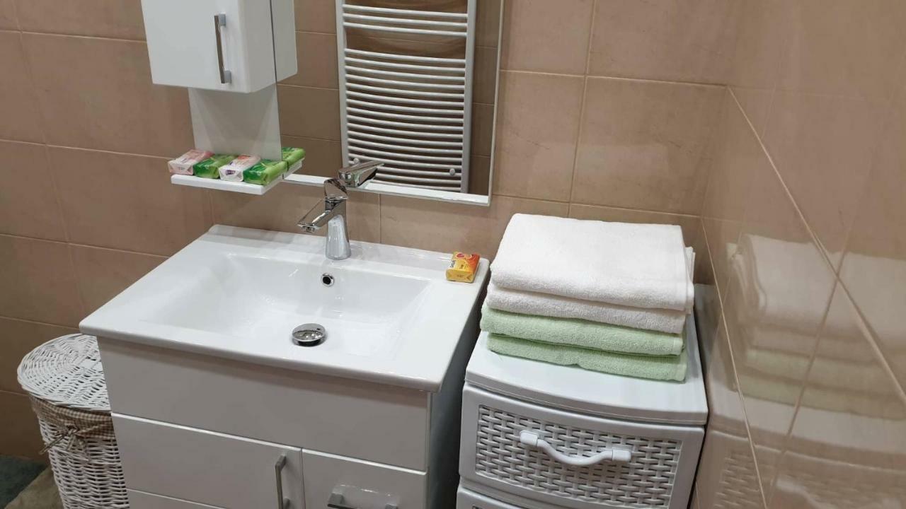 Aqua Apartman Tiszaujvaros Bagian luar foto