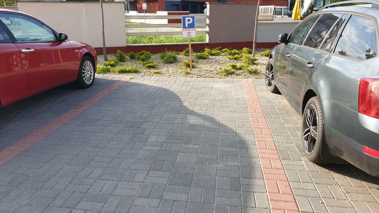 Aqua Apartman Tiszaujvaros Bagian luar foto
